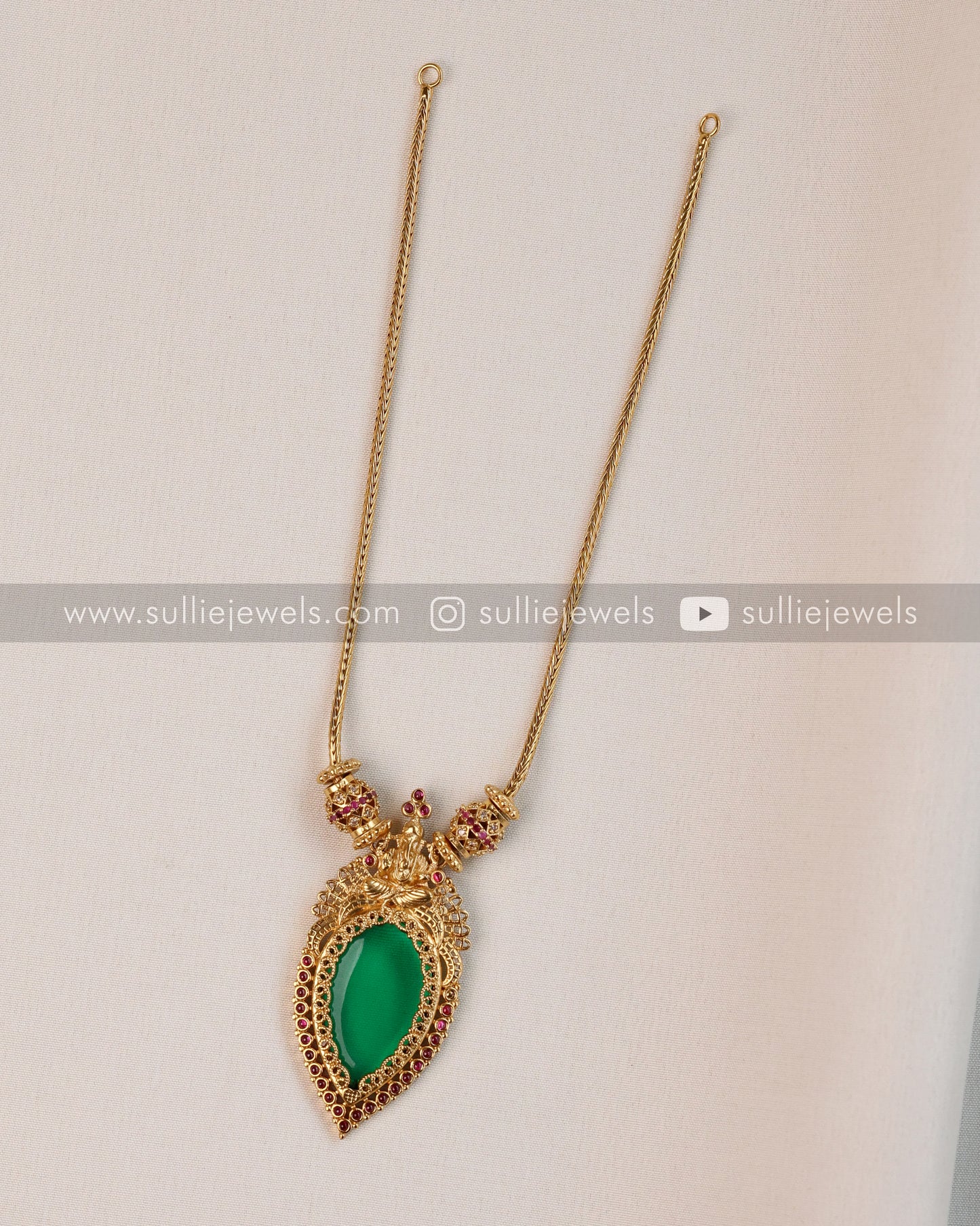 Kerala Palakka Pendant with Studs