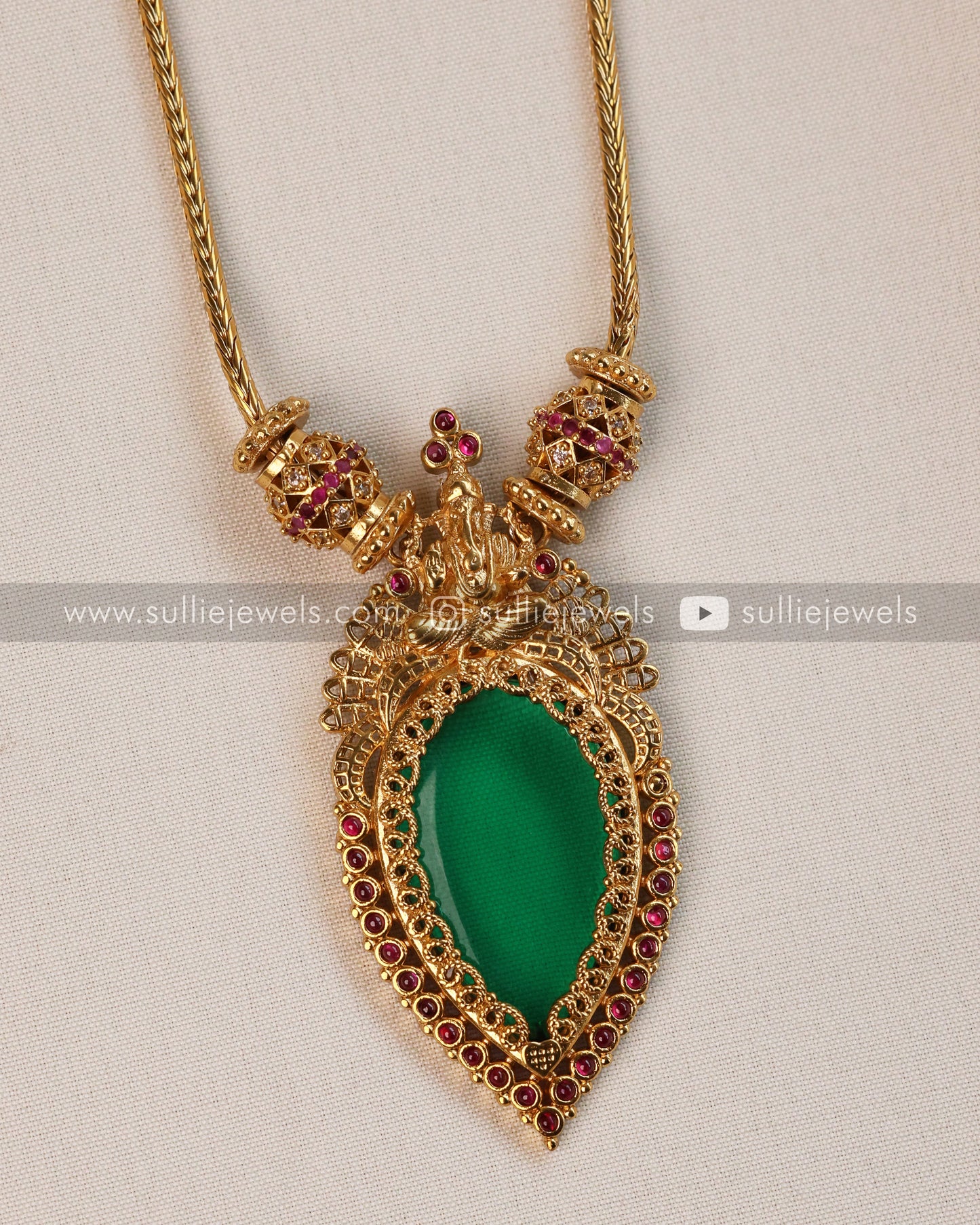 Kerala Palakka Pendant with Studs