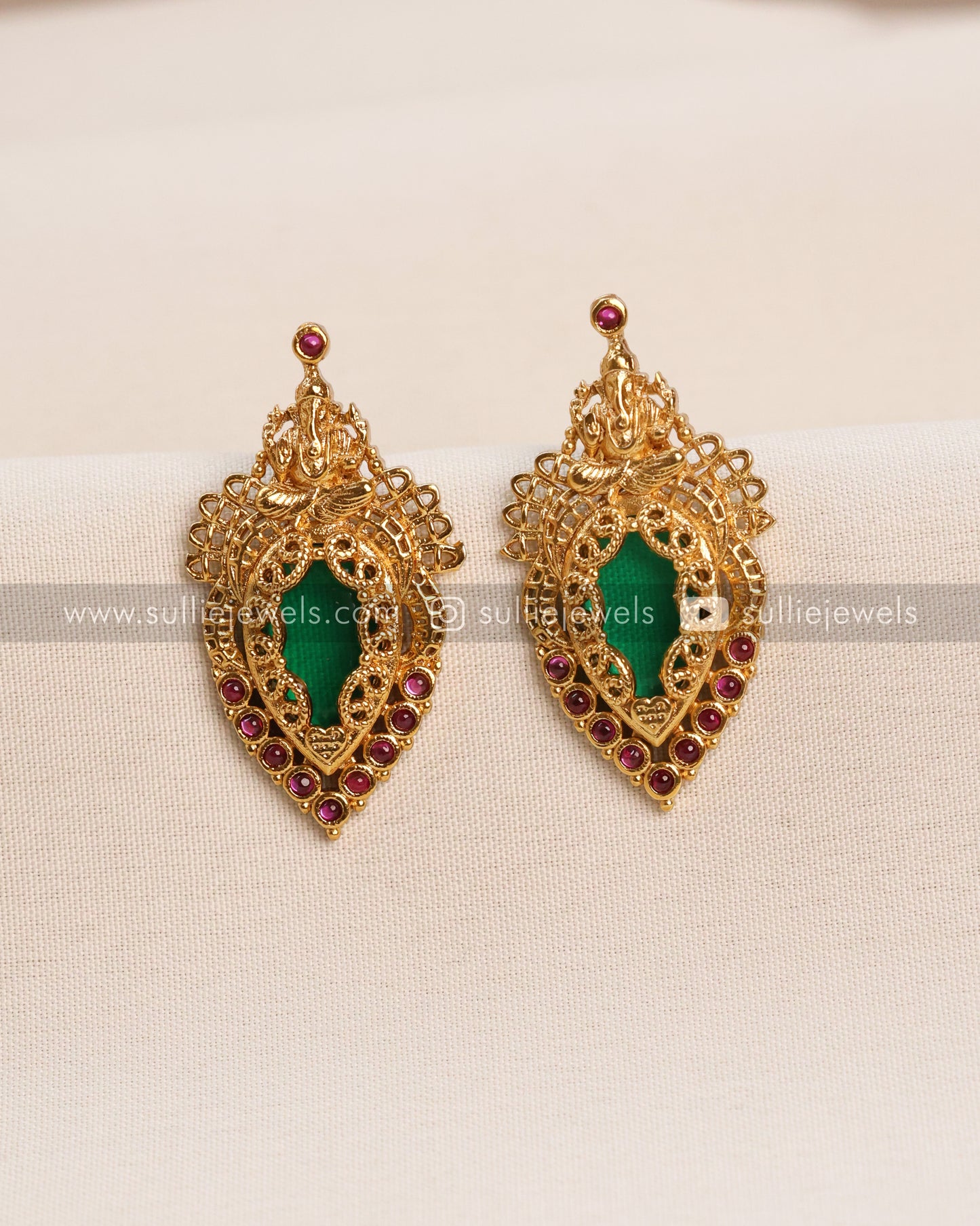 Kerala Palakka Pendant with Studs