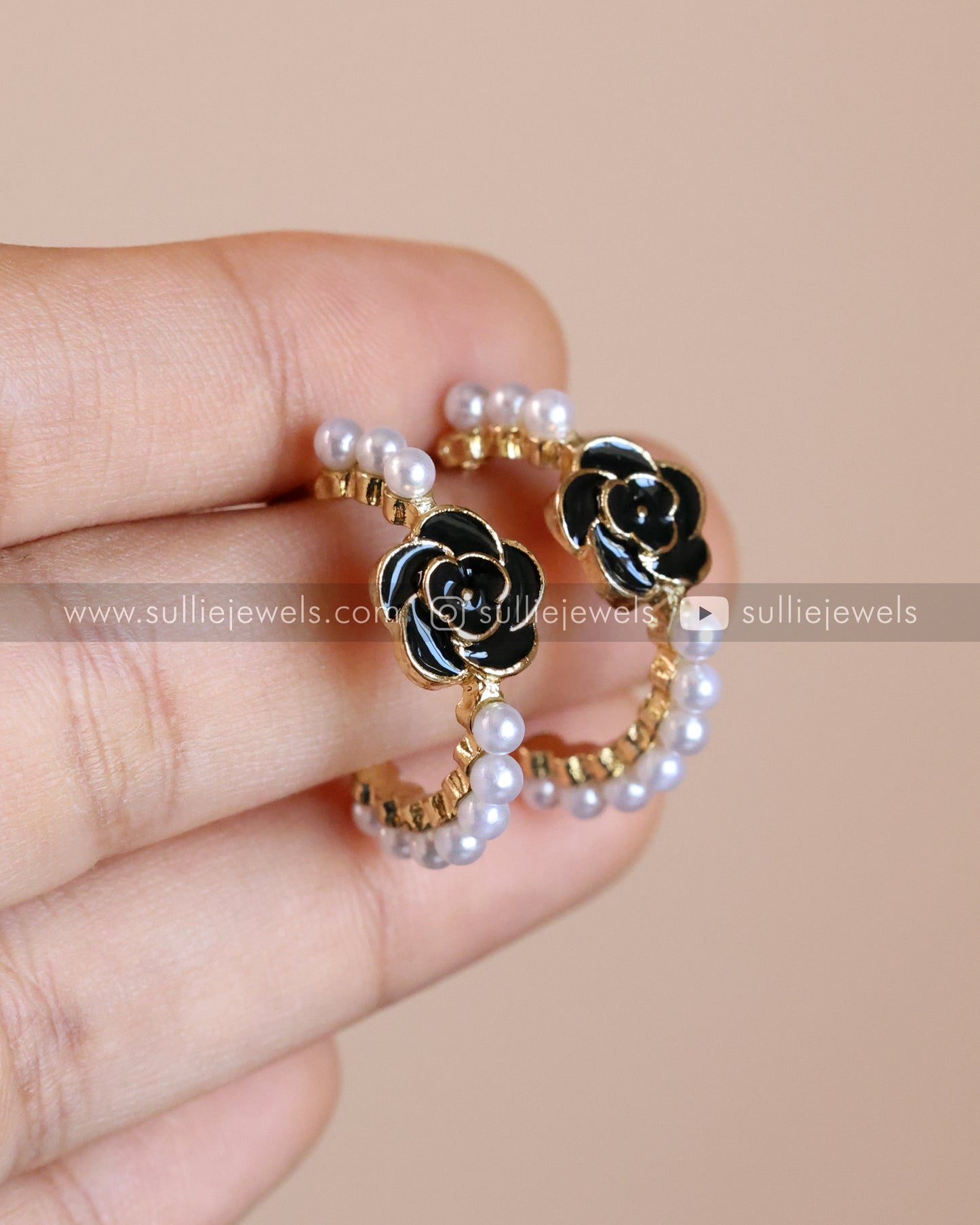 Black Rose & Pearl Earring