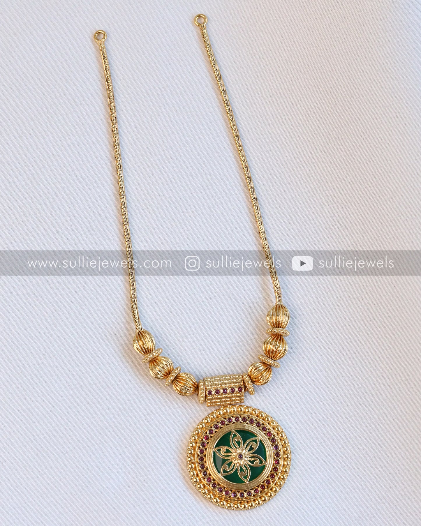 Kerala Flower Gold Palakka Pendant with Studs