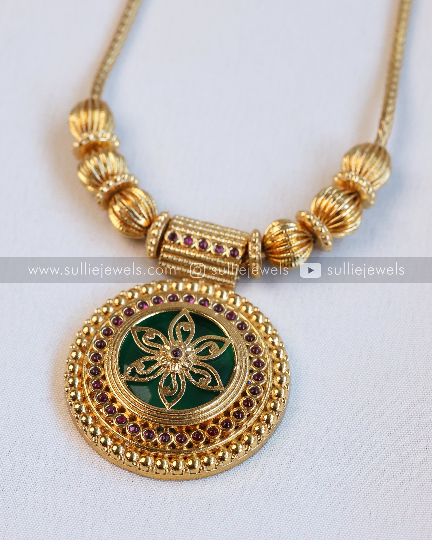 Kerala Flower Gold Palakka Pendant with Studs