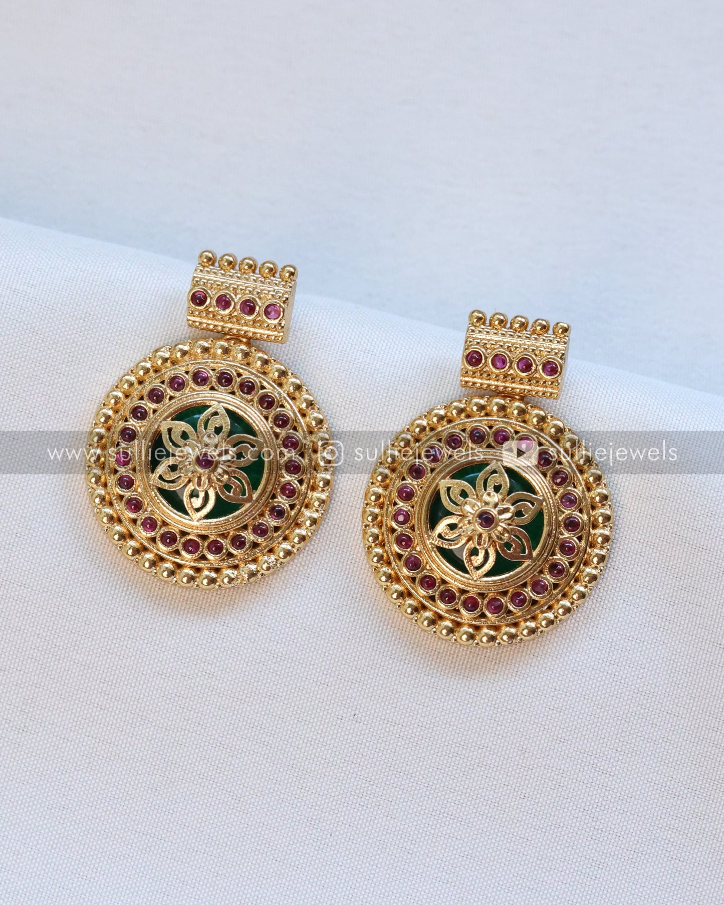 Kerala Flower Gold Palakka Pendant with Studs