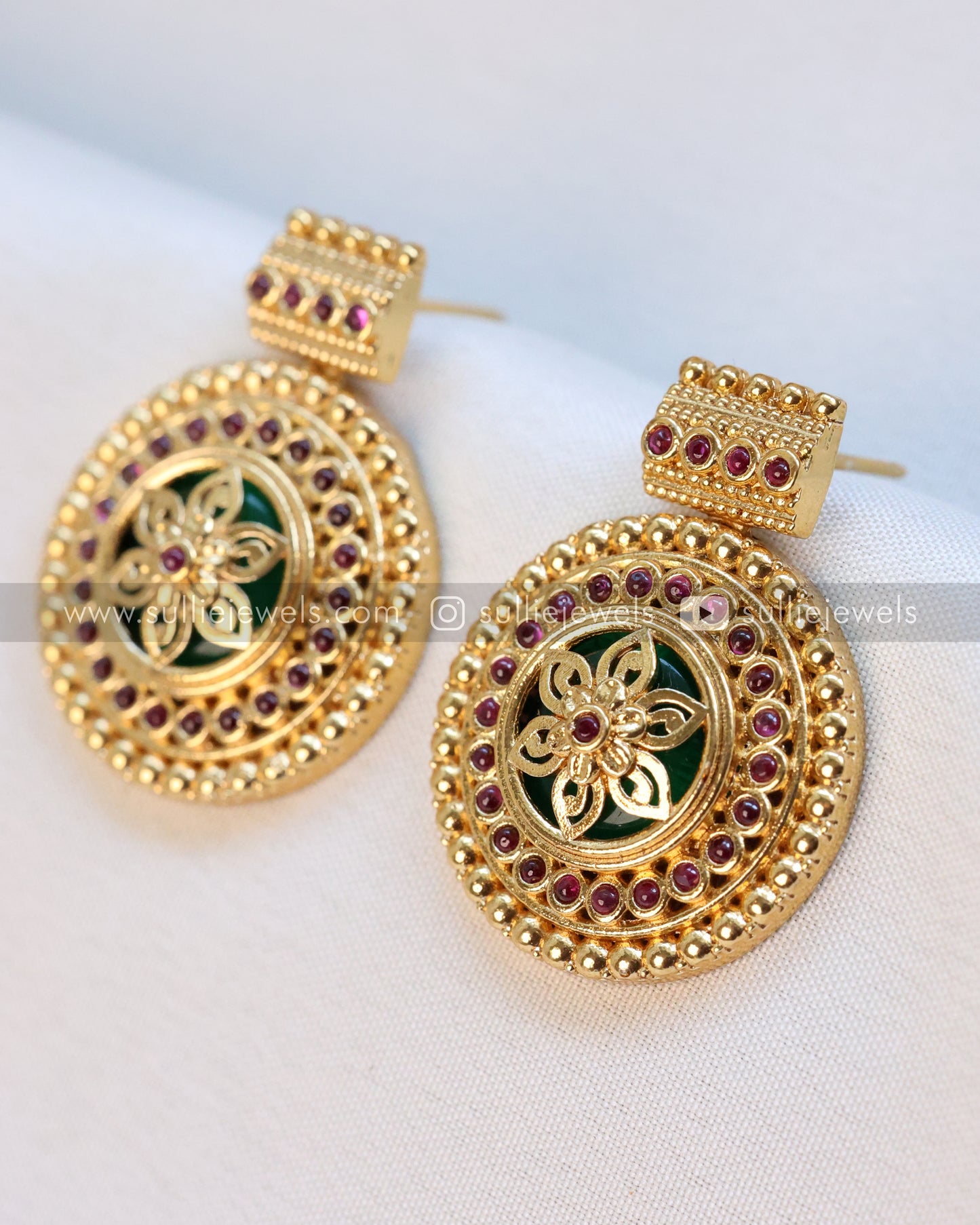 Kerala Flower Gold Palakka Pendant with Studs