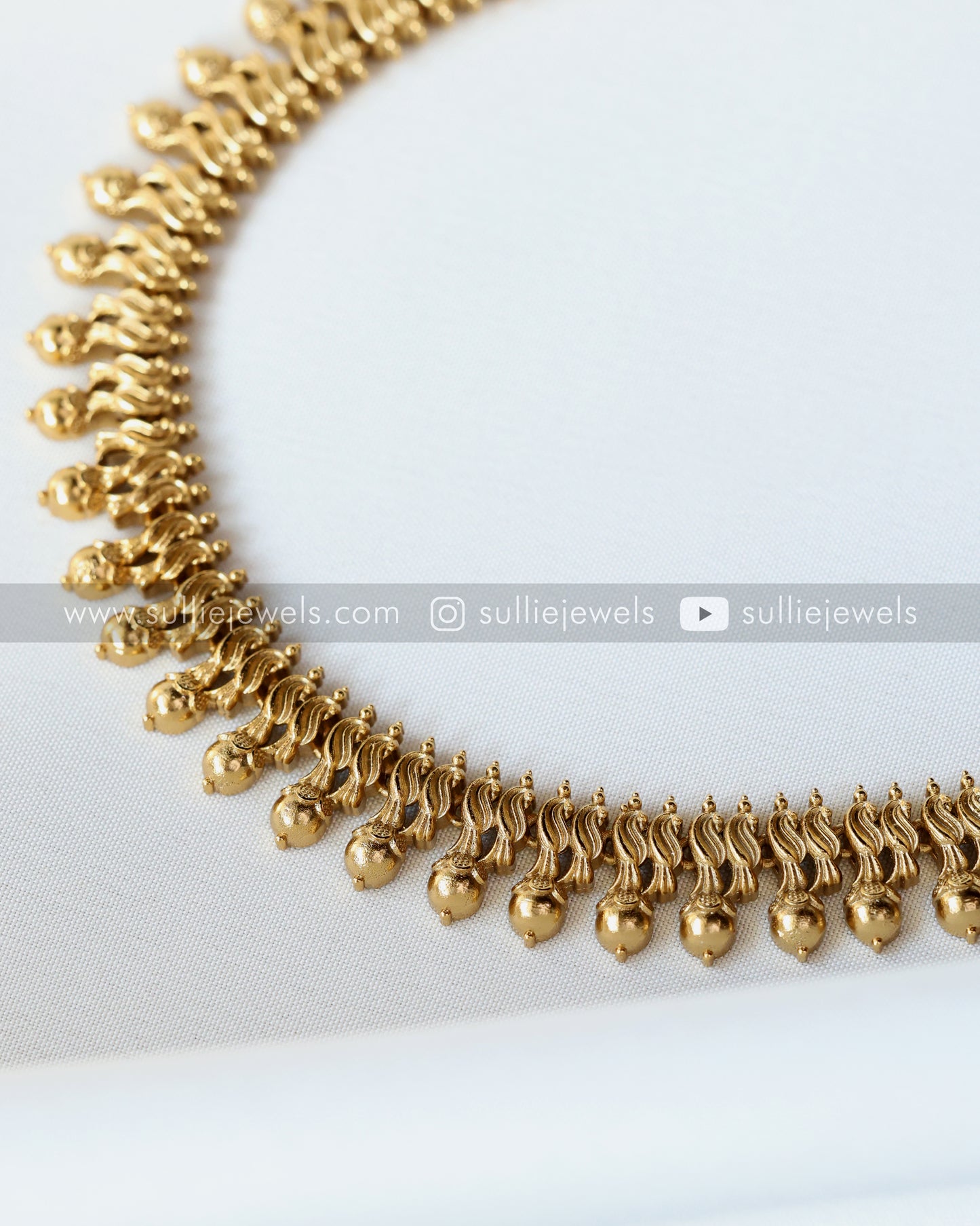 Antique Gold Necklace with Stud