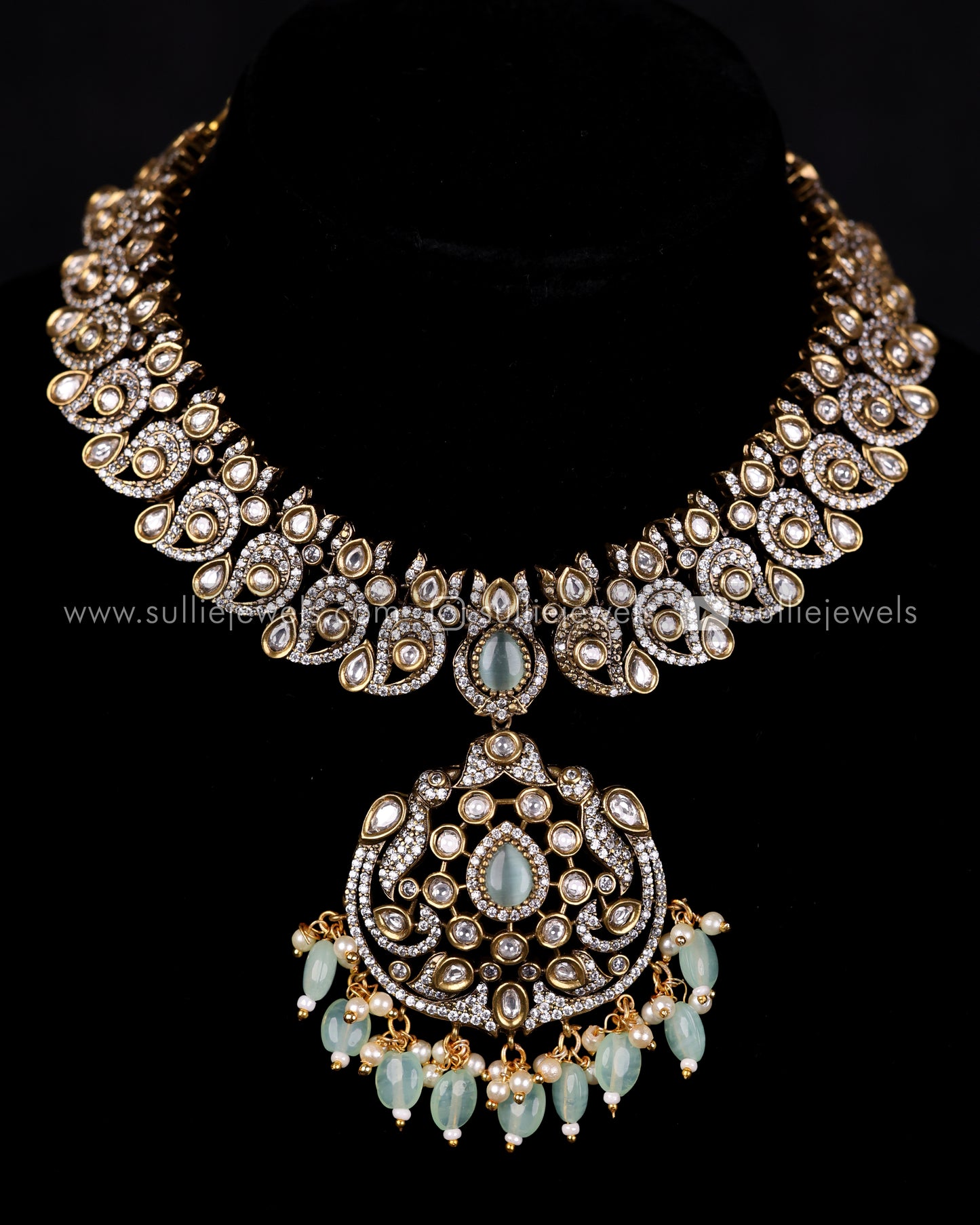 Victorian Premium Pendant Necklace Set