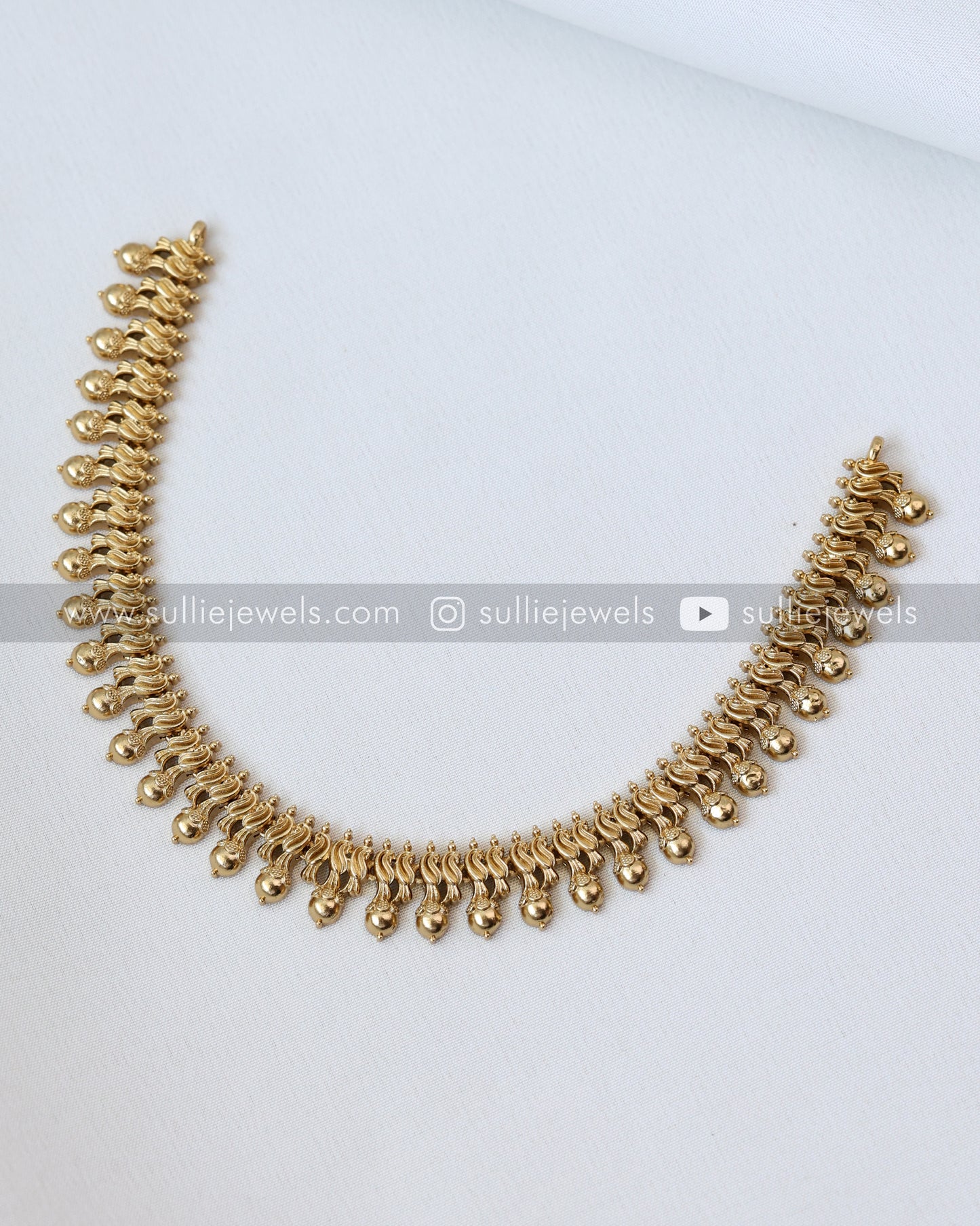 Antique Gold Necklace with Stud