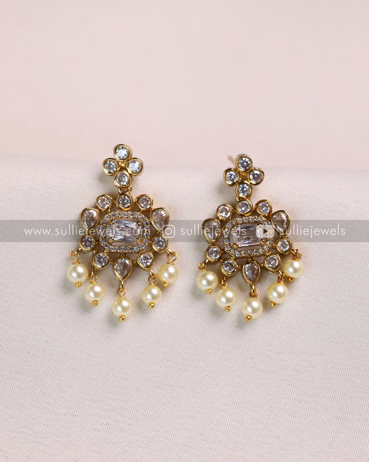 Centre Stone with Pearl drop Necklace & Earring