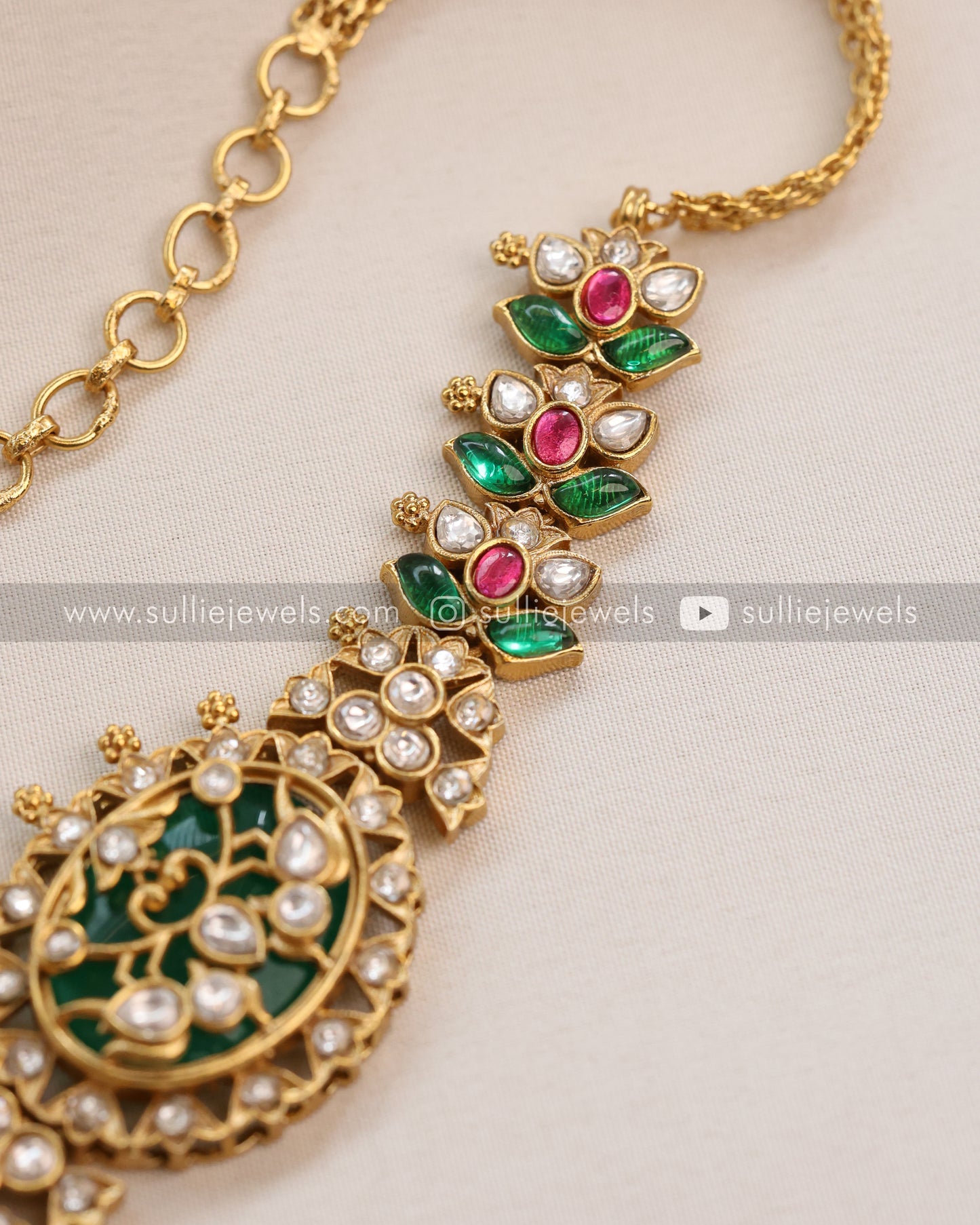 Kundan Inlay Premium Choker / Necklace with Earring