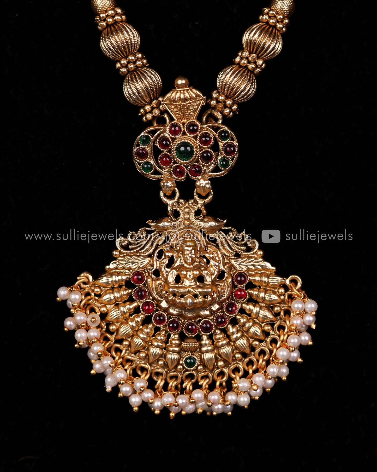 Lakshmi Pendant with Pearls Set