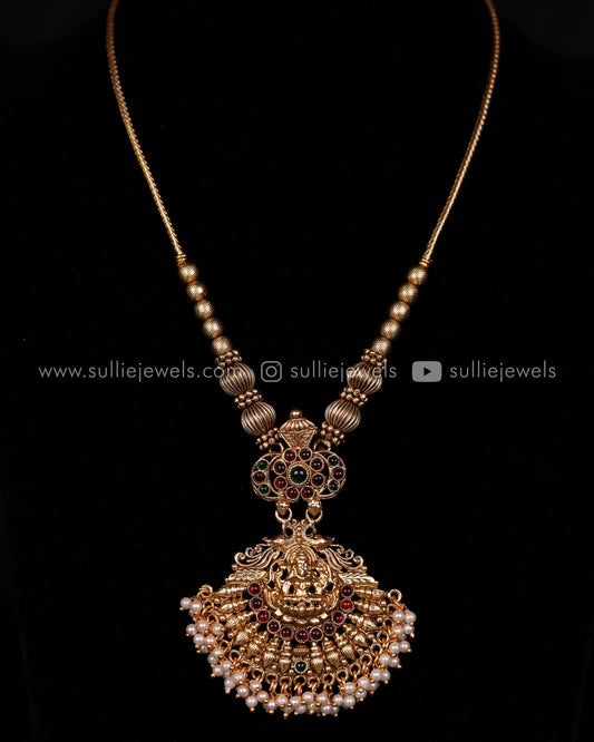 Lakshmi Pendant with Pearls Set