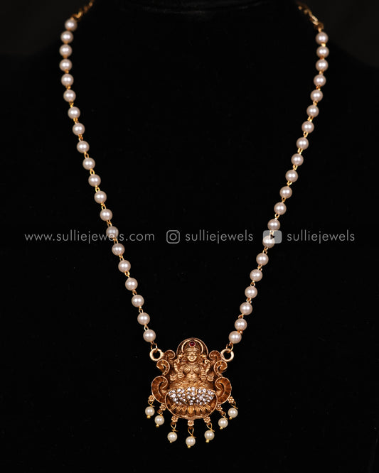 Lakshmi Pendant with Pearl / Gold Chain