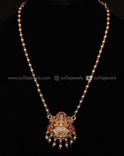 Lakshmi Pendant with Pearl / Gold Chain