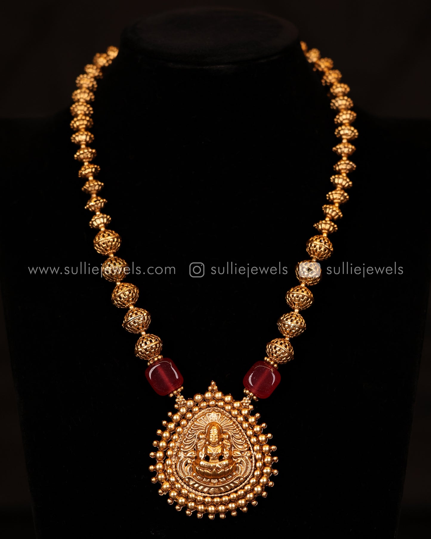 Lakshmi Stone Pendant Set