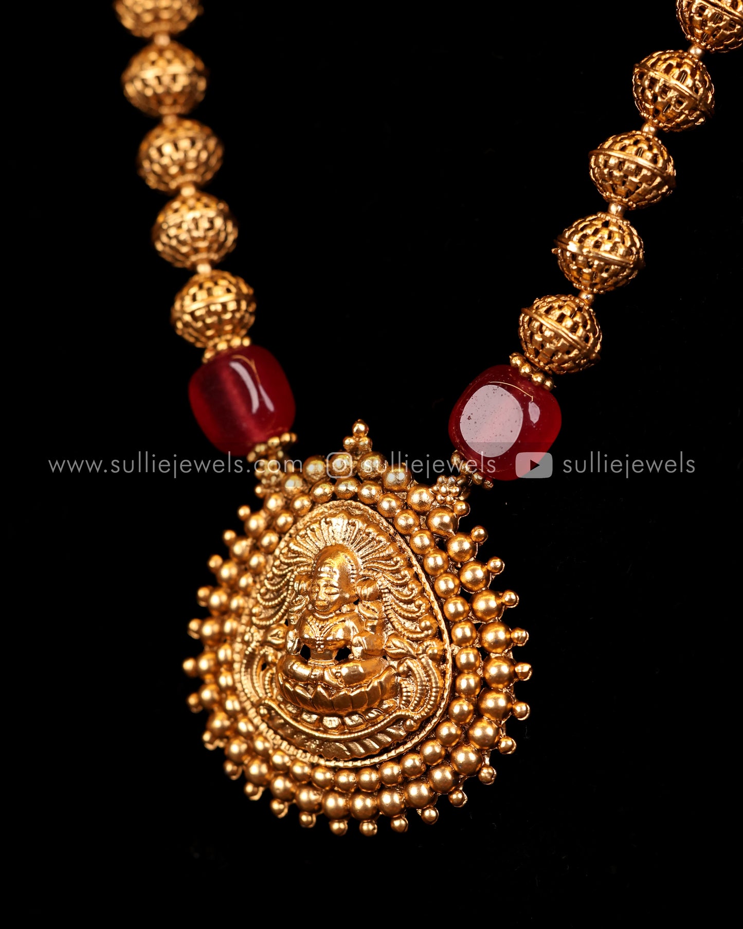 Lakshmi Stone Pendant Set